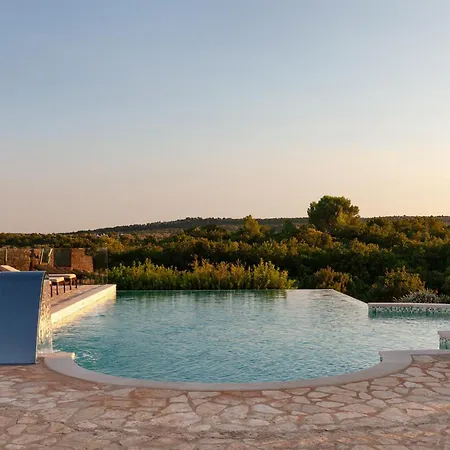 וילה Trulli Andrea - Private With 2 Pools & View צ'לייה מספיקה